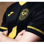 Niño Brentford 2025/26 Camiseta Especial Hard-Fi CCTV