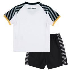 Conjunto local Derby County 2025/26 niño